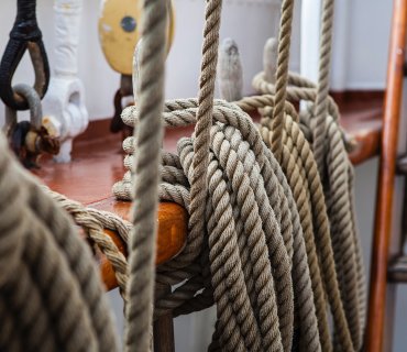 Z vetrom v laseh: Zakaj je tečaj jadranja več kot le &scaron;portna avantura