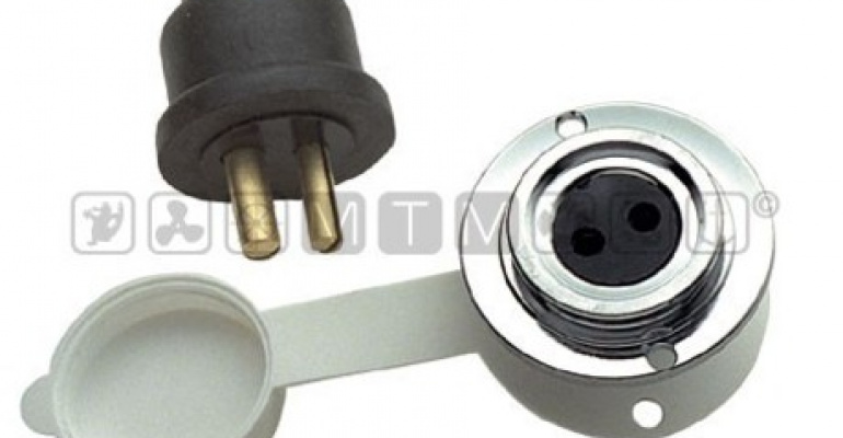 PRIKLJUČEK IN VTIKAČ GM